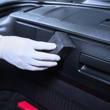 Revitalização de partes plásticas