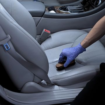 Limpeza e hidratação de bancos